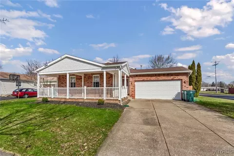 1508 Dangelo Dr, North Tonawanda, NY 14120