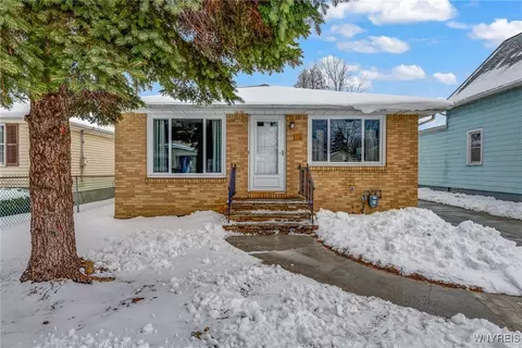 196 Meadowbrook Pkwy, Cheektowaga, NY 14206