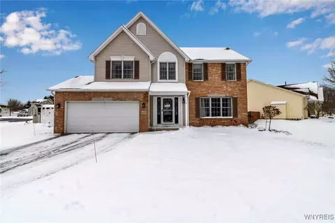 4425 Rushford Dr, Hamburg, NY 14075