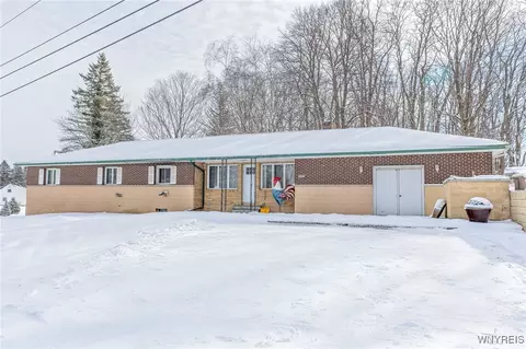 10141 Brookville Rd, Alexander, NY 14005