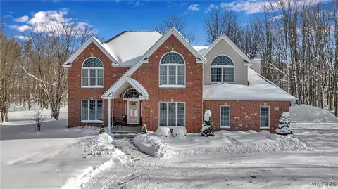 1925 Eastwood Rd, East Aurora, NY 14052