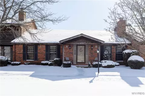 132 Wedgewood Dr, Amherst, NY 14221