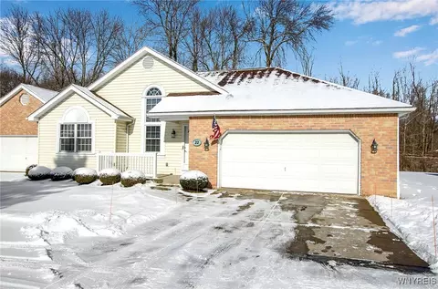22 Cobblestone Ln, Amherst, NY 14221