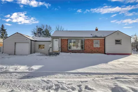 31 Meaford Rd, Cheektowaga, NY 14215