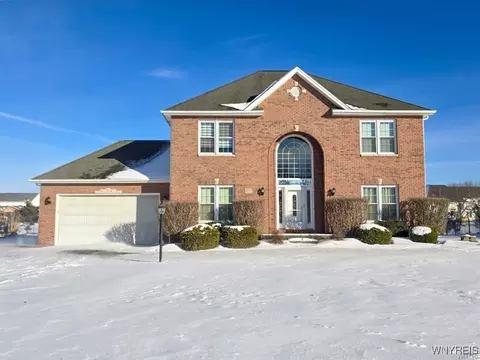 7271 Ridgeview Dr W, Pendleton, NY 14120