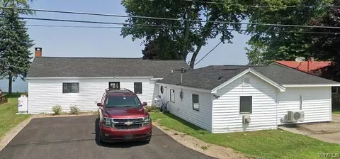 8715 Lakeview Dr, Somerset, NY 14012