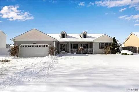 6643 Emily Ln, Lockport, NY 14094