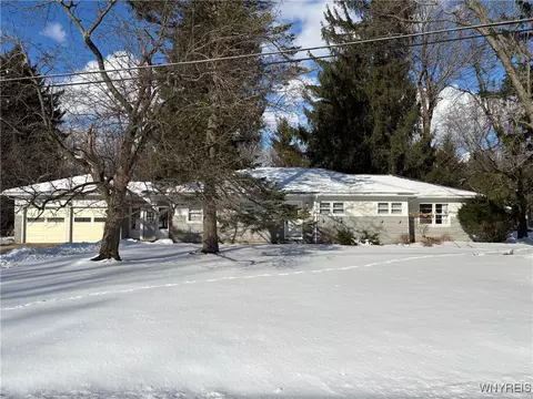 10680 Boyd Dr, Clarence, NY 14031