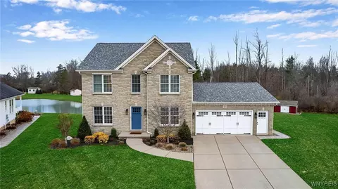 28 Americo Ct, Lancaster, NY 14086