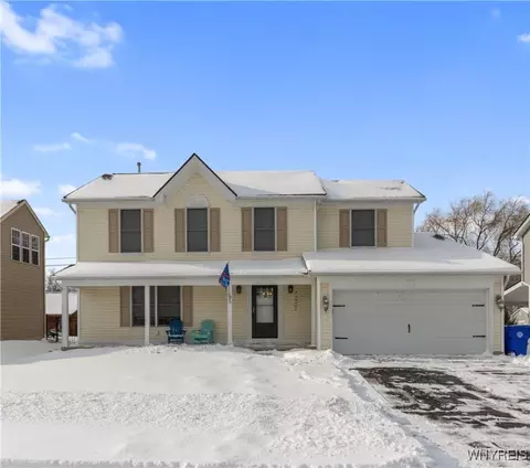 90 Morris Cres, West Seneca, NY 14224