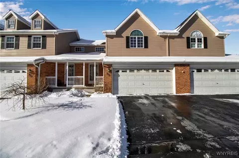 313 Forest Edge Dr, East Amherst, NY 14051