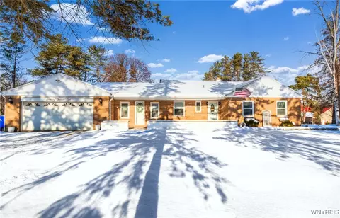 7022 Bear Ridge Rd, Pendleton, NY 14120