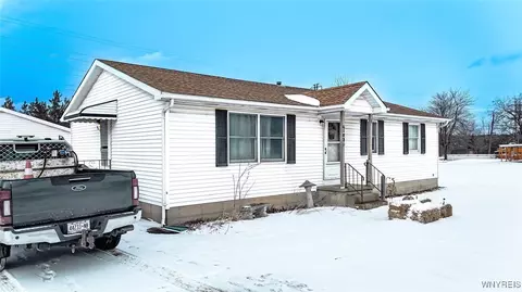 6163 N Whitham Dr, Niagara, NY 14304