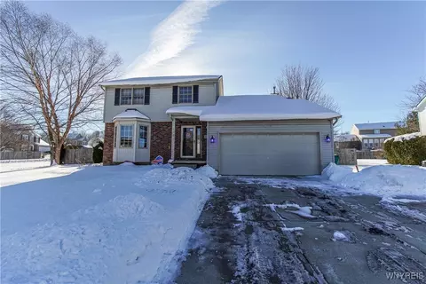 2234 Woodsfield Dr, Lake View, NY 14085