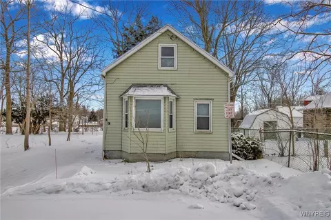 28 E Garfield St, Lancaster, NY 14086