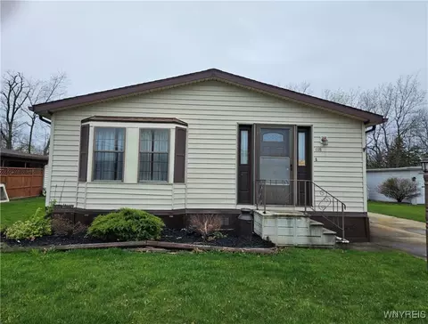 118 S Eaglecrest Dr, Hamburg, NY 14075
