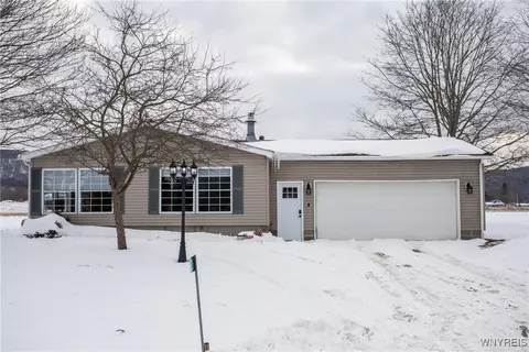 6235 Valley Dr, Great Valley, NY 14741