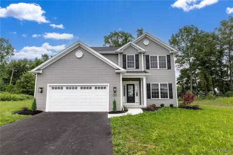 5150 Bridle Path Ln, Lewiston, NY 14092