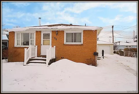52 Jfk Ln, Depew, NY 14043
