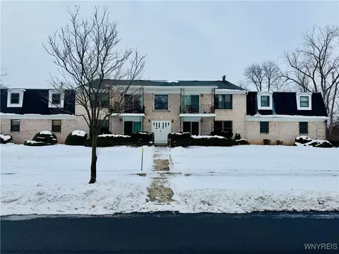 136 Denrose Dr #5, Amherst, NY 14228