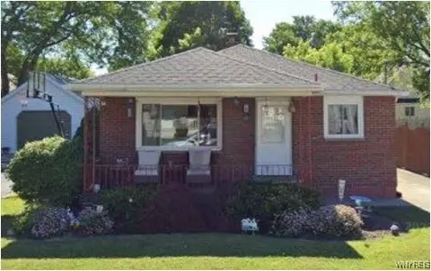351 70th St, Niagara Falls, NY 14304