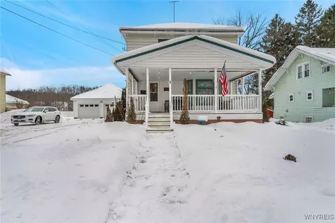 15 Maple Ave, Franklinville, NY 14737