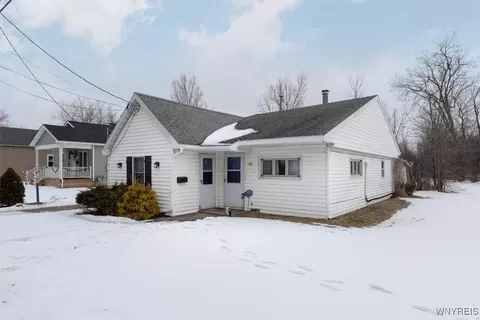 89 Pinehurst Ave, Cheektowaga, NY 14225