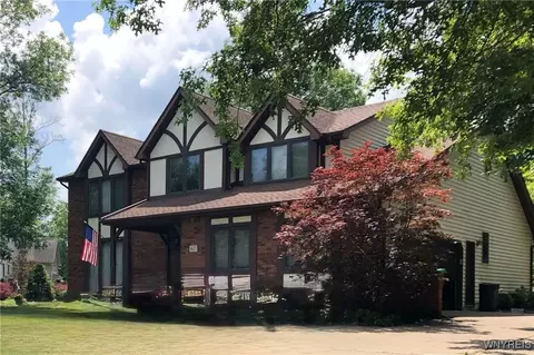 60 Parkview Dr, Grand Island, NY 14072