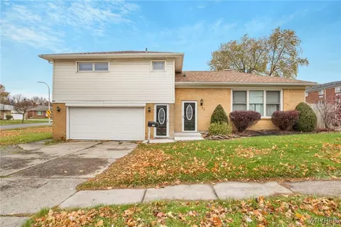 23 Coventry Rd, Amherst, NY 14221