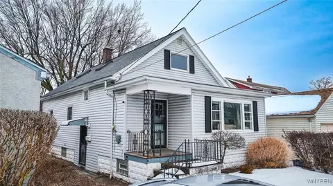 372 Roslyn St, Buffalo, NY 14215