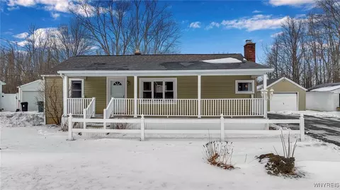 2747 Stenzel Ave, Wheatfield, NY 14120