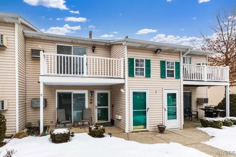 11 Sunmist Sq #D, Amherst, NY 14228