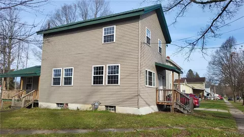 30 Pine St, Franklinville, NY 14737