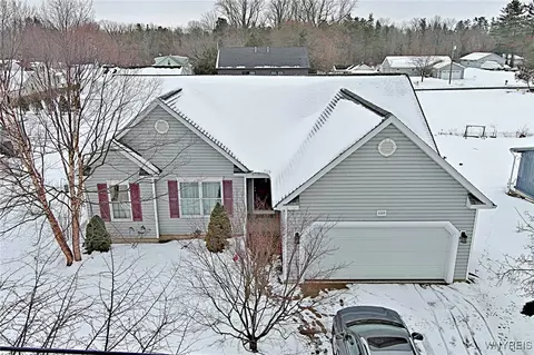 4269 Meadowbrook Pkwy, Buffalo, NY 14219