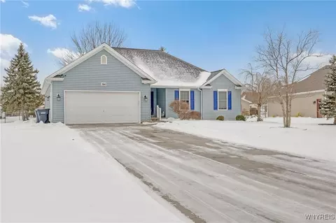 390 Havenwood Ln, Grand Island, NY 14072