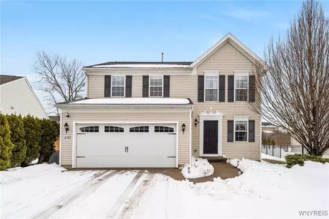 6182 Woodford Dr, Lake View, NY 14085