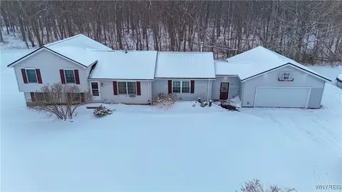 7130 Lyman Rd, Bergen, NY 14416