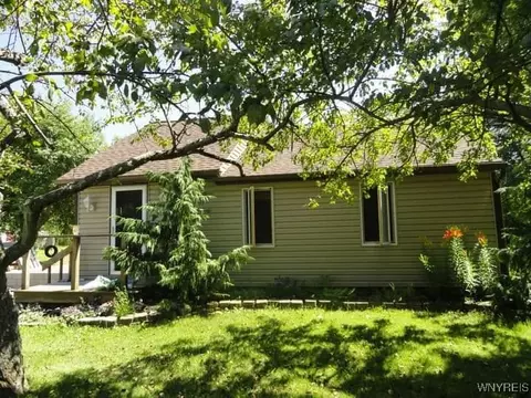 476 Maple Rd, Pembroke, NY 14036 photo 2
