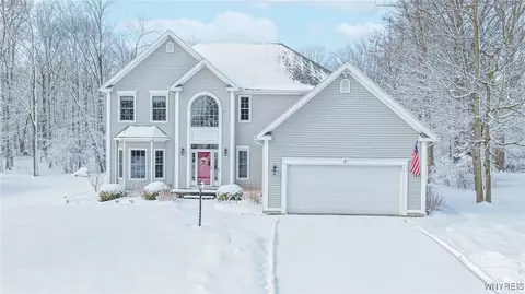 3 Carolwood Dr, Batavia, NY 14020