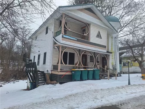 15 Park Rd E, Castile, NY 14427