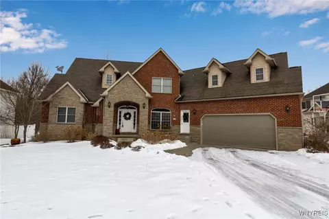 29 Hazelwood Ln, Grand Island, NY 14072