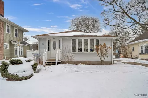 19 Elm Pl, Lancaster, NY 14086