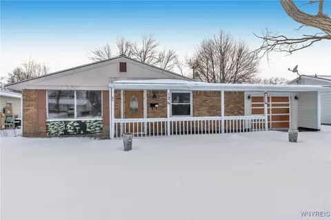 126 Burnside Dr, Tonawanda, NY 14150