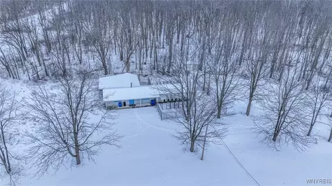 12390 Hunts Corners Rd, Newstead, NY 14001