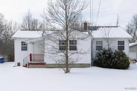 92 Ayer Rd, Amherst, NY 14221