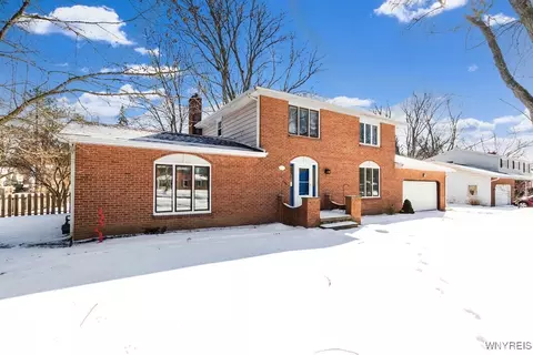 3515 Calvano Dr, Grand Island, NY 14072