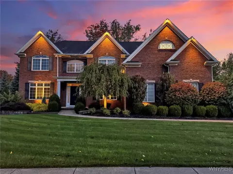 165 Via Foresta Ln, Amherst, NY 14221