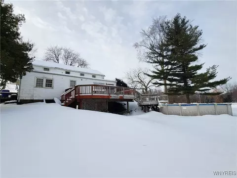 Exterior - 4579 E Lake Rd, Wilson, NY 14172 photo 3 of 4