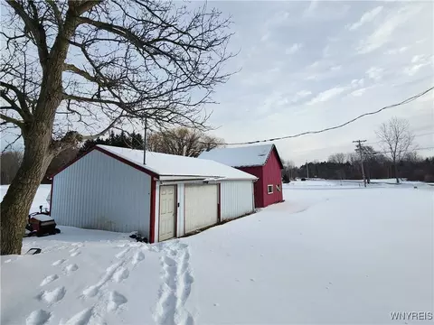 Exterior - 4579 E Lake Rd, Wilson, NY 14172 photo 4 of 4