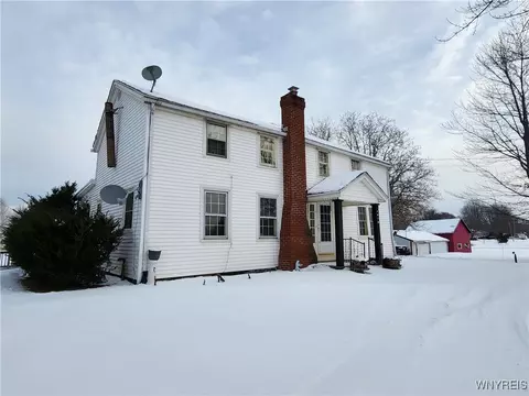 4579 E Lake Rd, Wilson, NY 14172